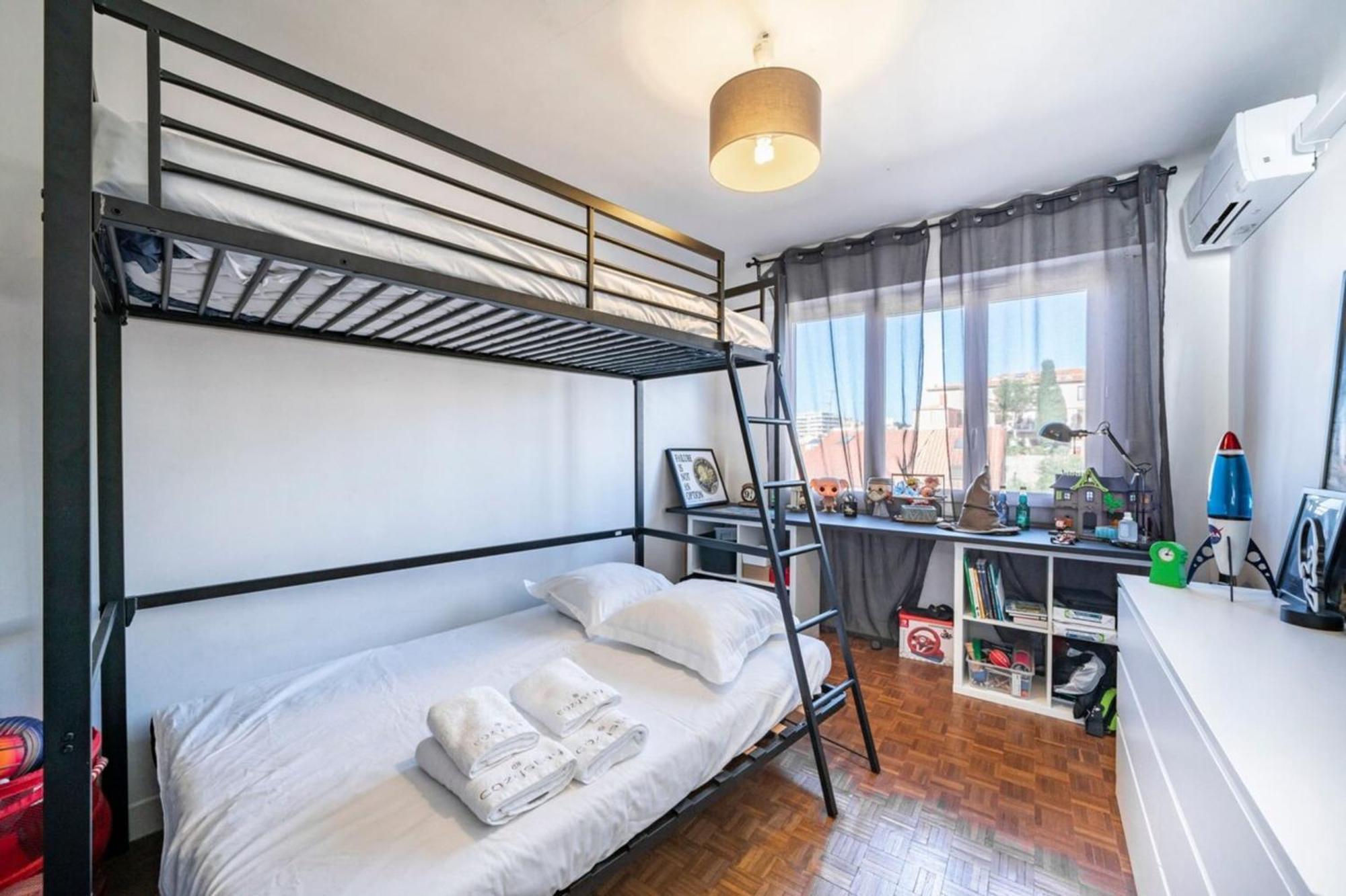 Wonderful 2 Bedroom With Sea View Apartment